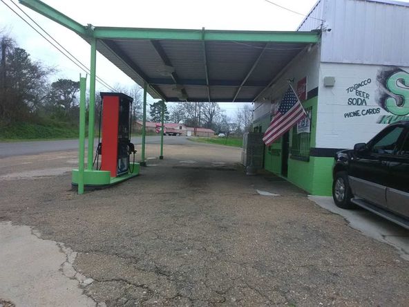 2011 Monticello St, Hazlehurst, MS 39083